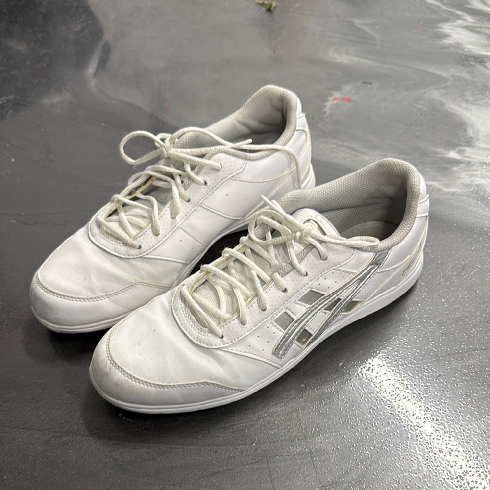 Asics Cheer 8 White and Silver Sneakers Classic Low-Top Design